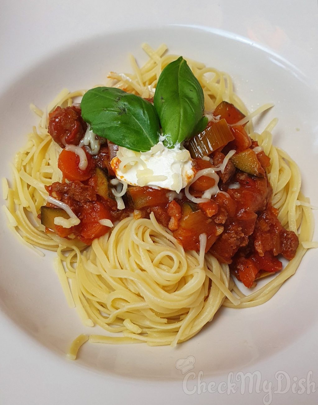 Spaghetti met rode saus